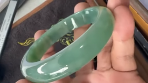 本翡翠バングル　鞍馬